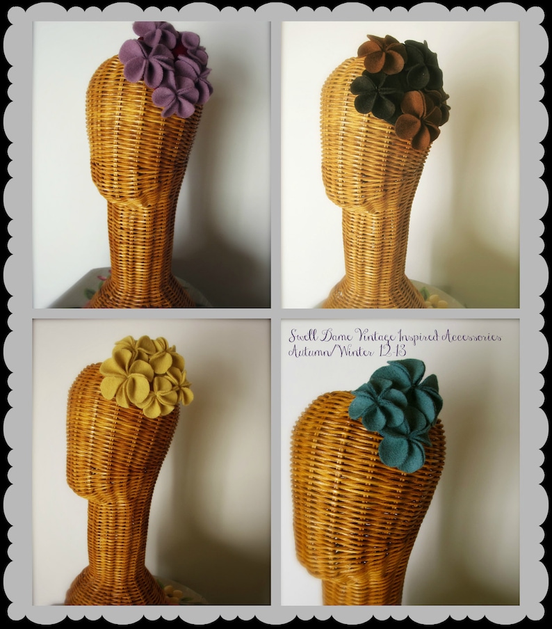 Puede incluir: Cuatro diademas de flores de fieltro en diferentes colores: morado, marr&oacute;n, amarillo y turquesa. Las diademas se muestran en cabezas de maniqu&iacute; con cuerpos de mimbre.