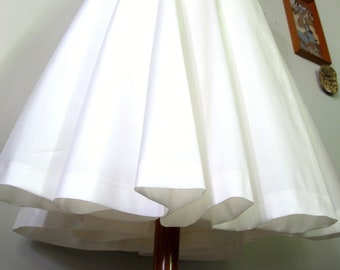 Swell Dame full circle taffeta skirt with side pockets 1950s style