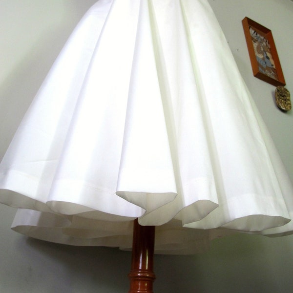 Swell Dame full circle taffeta skirt with side pockets 1950s style