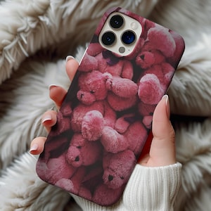 Cute Plushies Pile Phone Case, Kawaii Stuffed Animal iPhone Cover, Soft Toy Aesthetic Case for Girls, Cozy Fluffy Cartoon Case