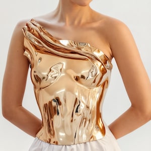 Top corsetto esclusivo in oro – Bustino armatura femminile fatto a mano per l&#39;uso sul red carpet, top overbust alla moda, corsetto metallico, piastra toracica per il corpo