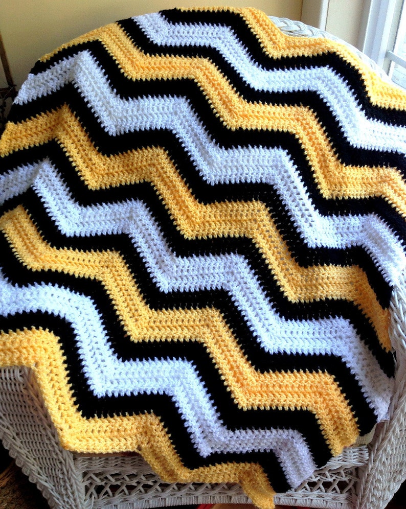 new chevron zig zag baby blanket afghan wrap crochet knit ripple stripes VANNA WHITE yarn bumblebee bee yellow black photo prop handmade USA