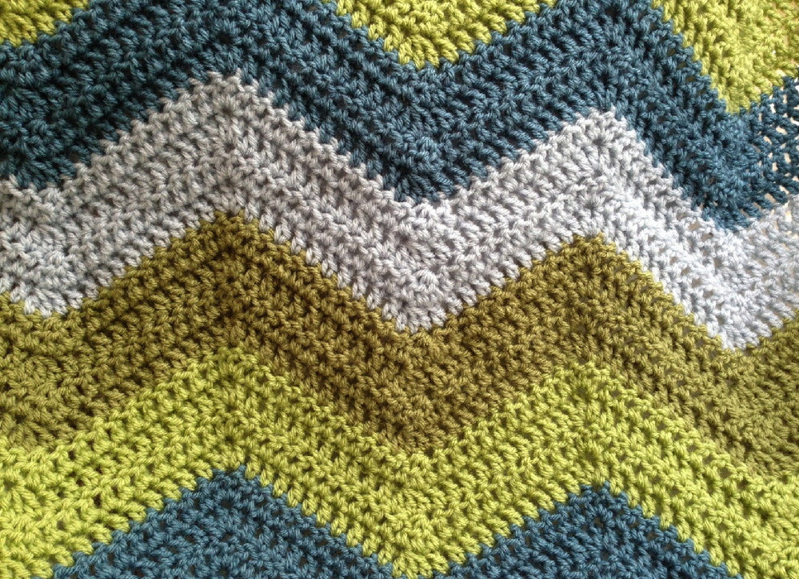 New Chevron Zig Zag Ripple Baby Blanket Afghan Wrap Crochet Knit