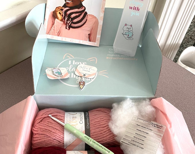 Bella Coco COSY CUTE Crochet Society Box 27 Kit Chunky Yarn Hook Cat Pin Stitch Marker Arigarumi