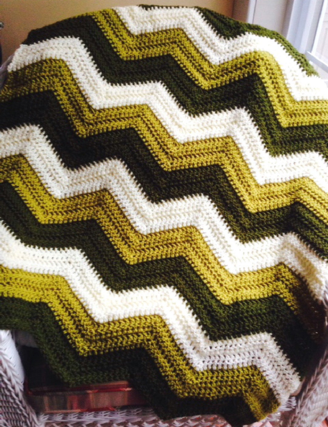 New Chevron Zig Zag Ripple Baby Blanket Afghan Wrap Crochet Knit