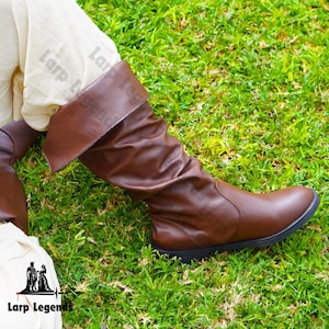 Bruine leren middeleeuwse laarzen - LARP kunstleer Renaissance eerlijke piratenlaarzen, Ren Faire Viking-schoenen, cosplay tovenaarslaarzen