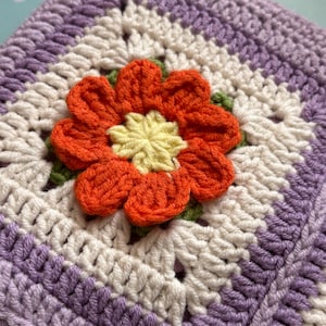 Pochette con cerniera all'uncinetto con motivo floreale "Nonna", piccola borsetta all'uncinetto, regalo per lei, borsa all'uncinetto alla moda primaverile, trousse per il trucco, astuccio da viaggio