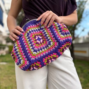Granny Square Crochet Clutch: Vintage-Style Metal Kiss Lock Purse