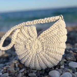 Gehaakte schelpentas: nautilustas, boho-strandstijl