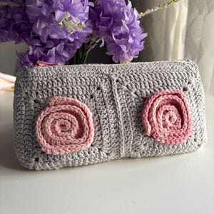 Sacchetto con cerniera all'uncinetto quadrato della nonna, piccola borsa all'uncinetto, regalo per la festa della mamma per lei, borsa cosmetica floreale, borsa per il trucco boho, graziosa custodia da viaggio