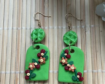 Chartreuse grüne Blumenohrringe, handgemachte Ton botanische Bogenohrringe, leichter Tonschmuck, Geschenke für Pflanzenliebhaber