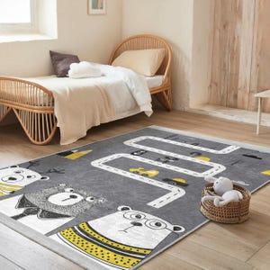 Avonturentapijt speelse beer - ontwerpmat wegenkaart voor kinderen - grijsgeel accenttapijt - kinderkamertapijt - wasbaar tapijt berenthema