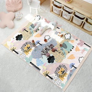 Alfombra de dibujos animados para niños, alfombra con adorables criaturas de la jungla, alfombra decorativa con diseño de dinosaurios, nubes y elefantes, alfombra para sala de juegos, alfombra colorida para el área de la guardería