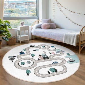 Stad weg kinderkamer rond tapijt-bergen rivier avontuur cirkel tapijt-bomen wolken snelweg speelkleed-gezellig blauw groen ovaal tapijt-kwekerij decor