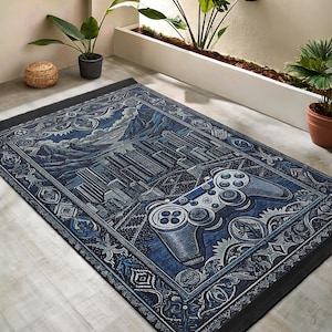 Puede incluir: Una alfombra azul y negra con un diseño detallado de un horizonte de ciudad y un mando de videojuego. La alfombra tiene un borde de flecos.