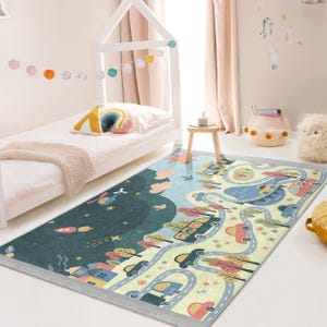 Alfombra de viaje por carretera caprichosa - Alfombra con patrón de carreteras y automóviles de dibujos animados - Alfombra para el área de la habitación de los niños - Alfombra escénica colorida - Temática de juego aventurero - Alfombra antideslizante