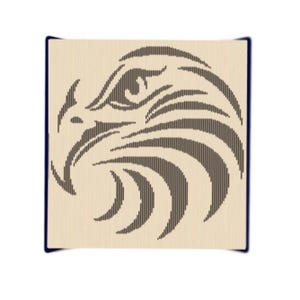 Op de afbeelding: Een gestileerde zwart-witte illustratie van een adelaarskop met zijn bek open en zijn oog zichtbaar.