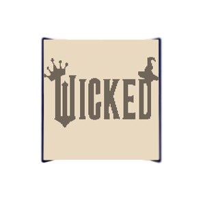 Peut inclure: Un carré beige avec le mot "WICKED" écrit dans une police à rayures verticales. Le mot est flanqué d'une couronne et d'un chapeau de sorcière. La bordure est bleu foncé.