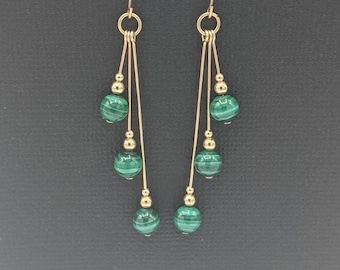 Pendientes colgantes de malaquita chapados en oro, joyería asimétrica hecha a mano