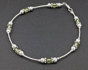 Pulsera o tobillera de peridoto de plata de ley, piedra natal de agosto
