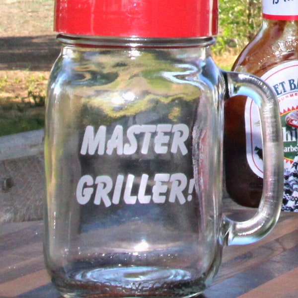 Master Griller Spice shaker jar with handle, engraved Mason jar spice shaker, 16oz, Father's Day Gift
