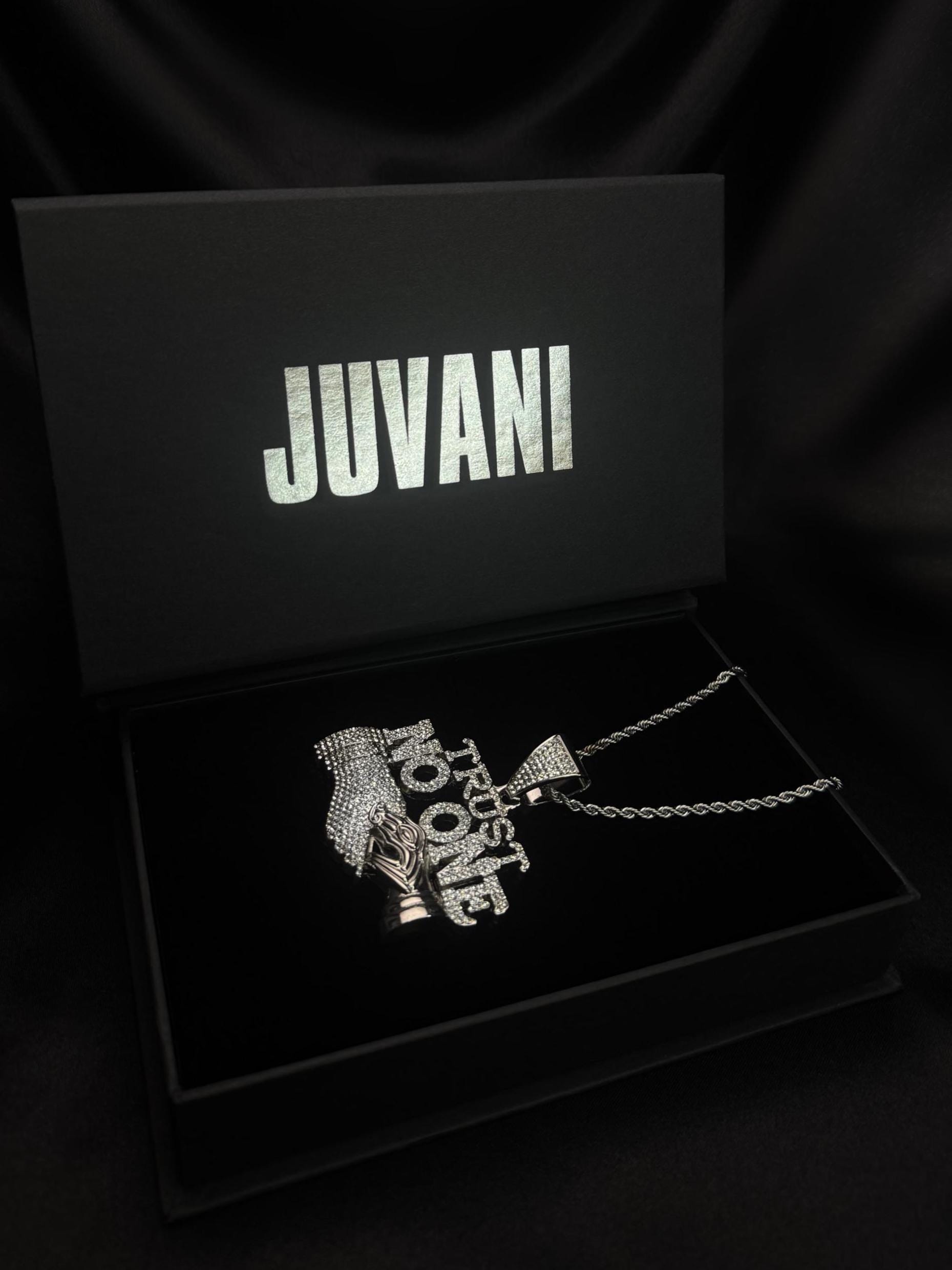 New Iced Out Bling Letters Trust No One collane con ciondolo bicolore Color CZ zircone Shake Hand Charm gioielli Hip Hop da donna da uomo  36