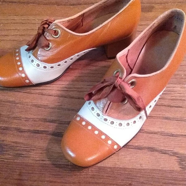 Vintage 60s spectator shoes in 1920s style, original ribbon tie, never worn, low heel, small size 2.5.