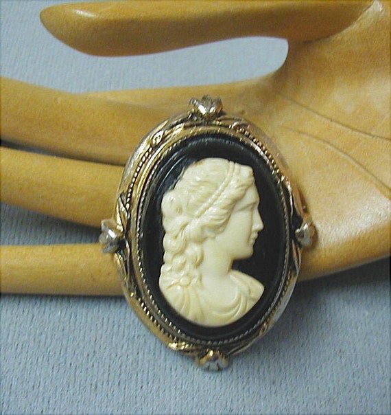 1940s Victorian Revival Cameo Brooch Black White … - image 1