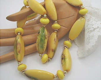 Vintage Canary Yellow Marbled Lucite Bead Necklace