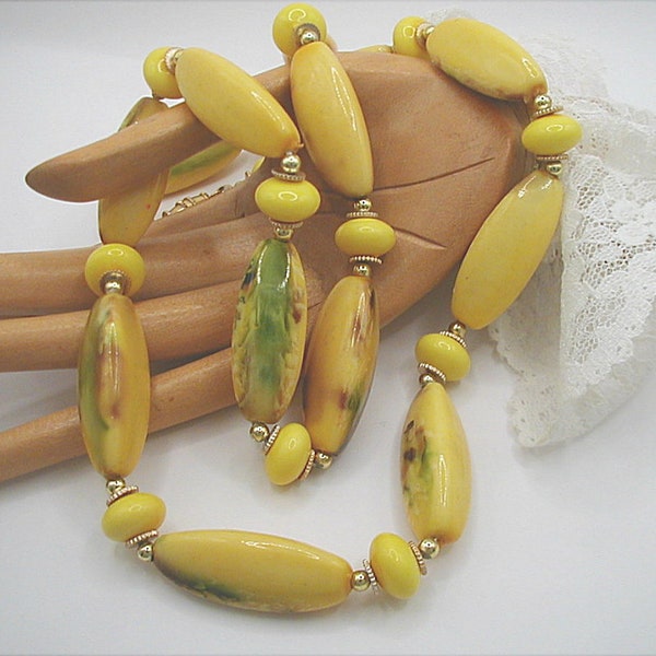 Vintage Canary Yellow Marbled Lucite Bead Necklace