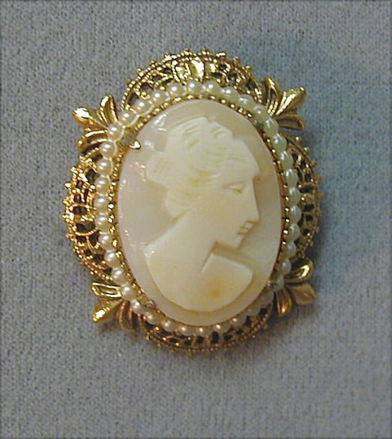 Signed Florenza Shell Cameo Brooch