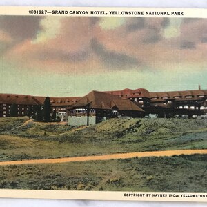 vintage années 1930 Carte postale de linge inutilisé - Grand Canyon Hotel, Yellowstone National Park - Genuine Curteich-Chicago « C.T. Art-Colortone »