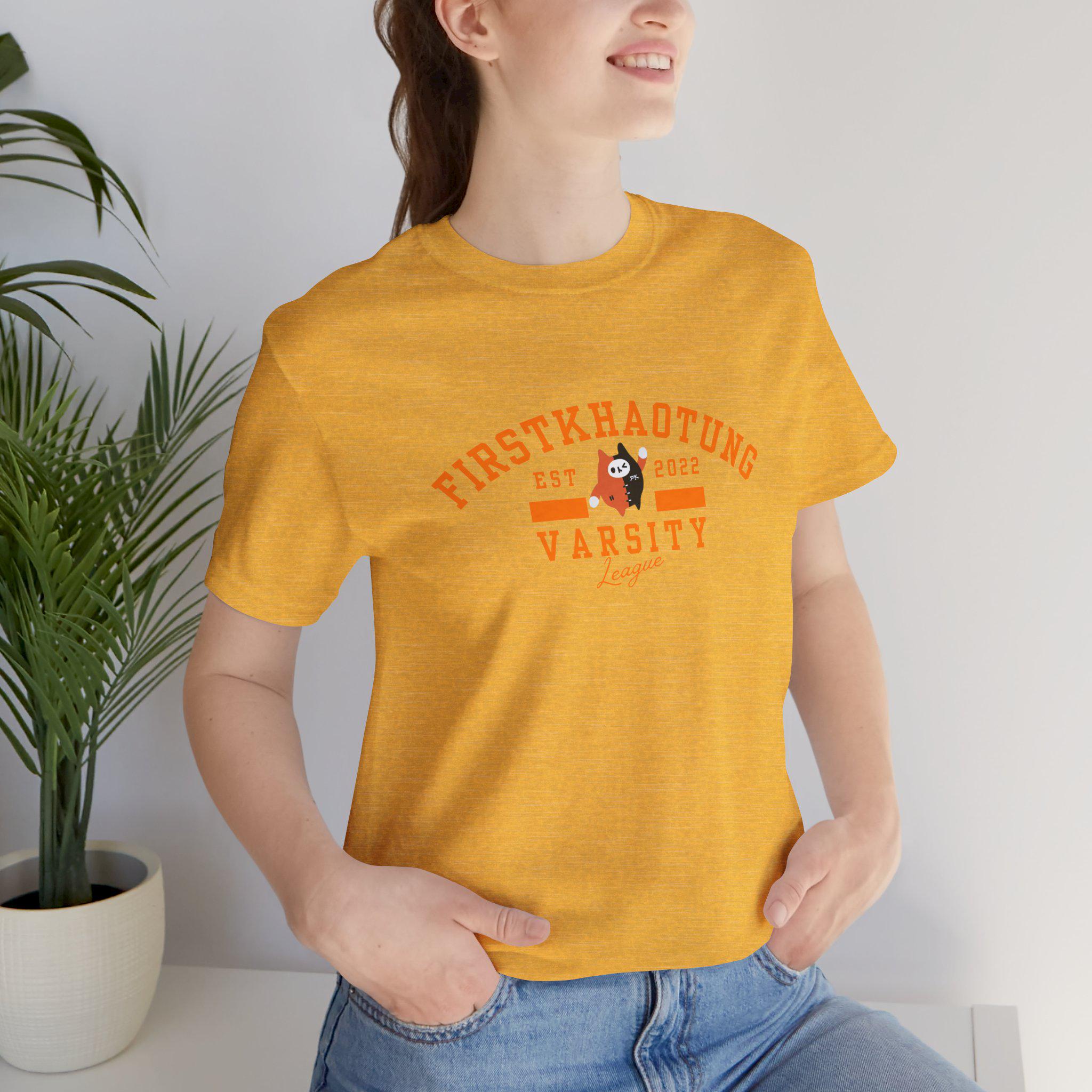 firstkhaotung Tシャツ YUZUMUMU Firstkhaotung Yuzu Mumu Varsity Style Unisex Tee, Short