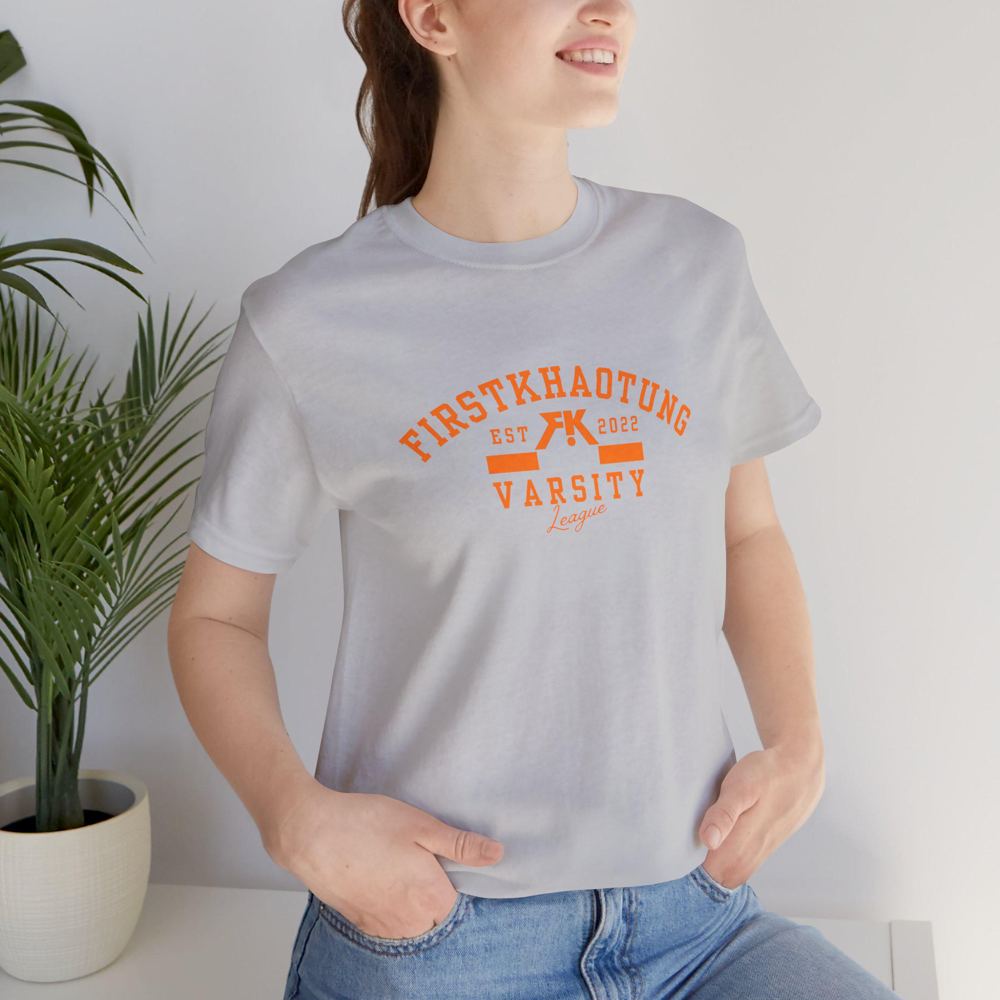 FirstKhaotung Tシャツ Firstkhaotung Logo Varsity Style Unisex Tee, Short Sleeve