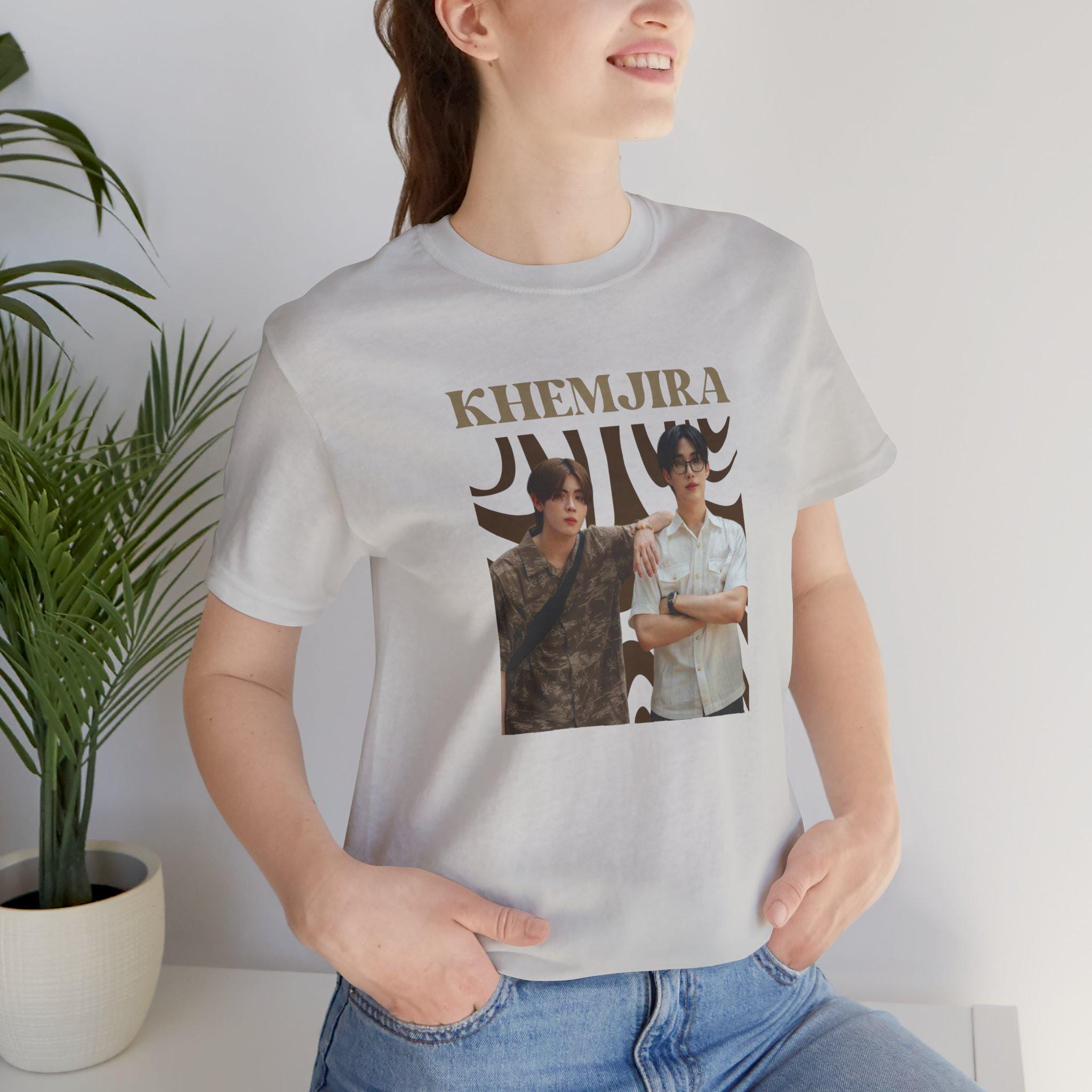 KHEMJIRA TleFirstoneグッズ Khemjiraシリーズ（ChanJet版）レトロスタイルユニセックスTシャツ