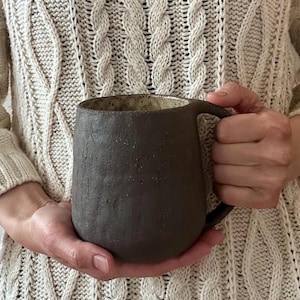 Duży ceramiczny kubek 19 uncji, ręcznie robiony kamionkowy kubek do kawy, duża filiżanka do kawy, rustykalny minimalistyczny kubek