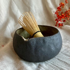 Handgemaakte Wabi-Sabi Matcha Bowl, rustieke keramische chawan, Japans theeceremonieaardewerk 330 ml