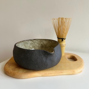 Bol à matcha fait main | 300 ml Chawan pour la cérémonie du thé | Bol en céramique rustique Wabi-Sabi | Poterie de style japonais