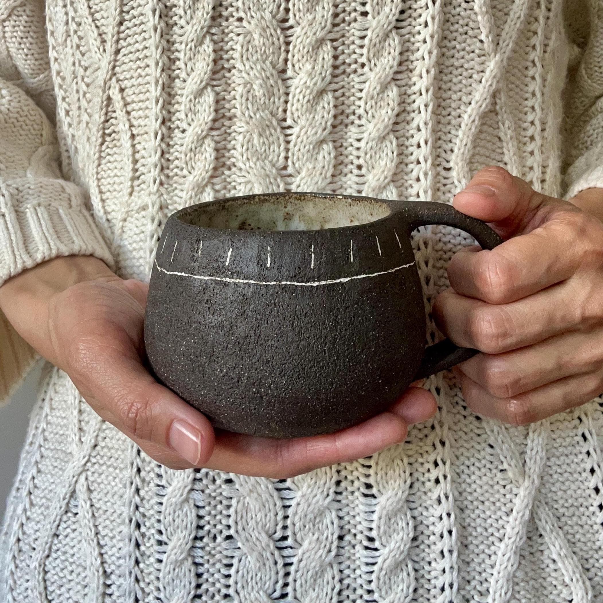 ハンドメイドコーヒーマグ – 素朴なモーニングカップ 330ml、WabiSabi 