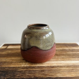 Small Ceramic Bud Vase – Wheel Thrown Pottery in Rustic Red Clay with Earthy Green Glaze, Miniature Vase for Dried Flowers or Home Decor