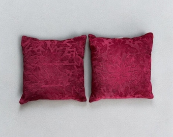 Sierkussens set van 2 decoratieve rode bloemen 14 x 14 inch huisaccent fluweel LEZEN