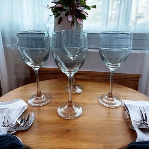 Luminarc France Pink Stem Weingläser Set mit 4 Blush Foot Vintage Barware