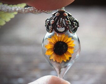 Glass sunflower necklace deals