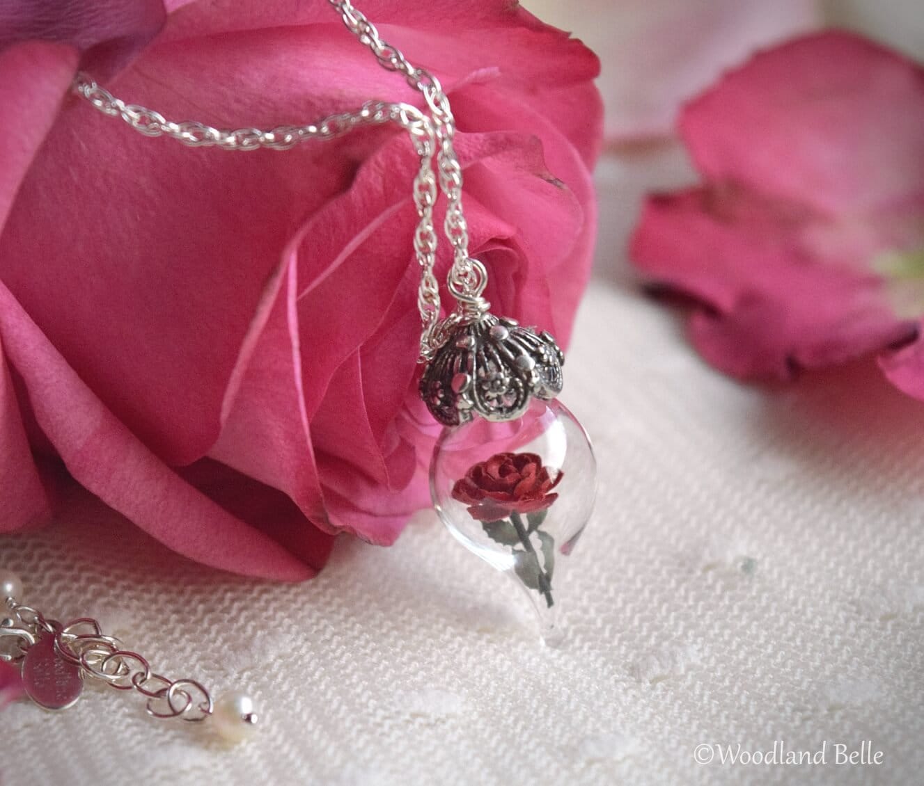 Belle rose shop pendant