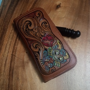 Carteira longa com zíper (porta-moedas e chaveiro grátis) lindamente esculpida, tamanho 10 x 20,5 x 2 cm, 9 compartimentos para cartões, 1 bolso com zíper, 4 compartimentos para dinheiro, boas-vindas