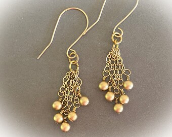 Pendientes de borla de cadena con cuentas de oro. Pendientes Boho Elegantes