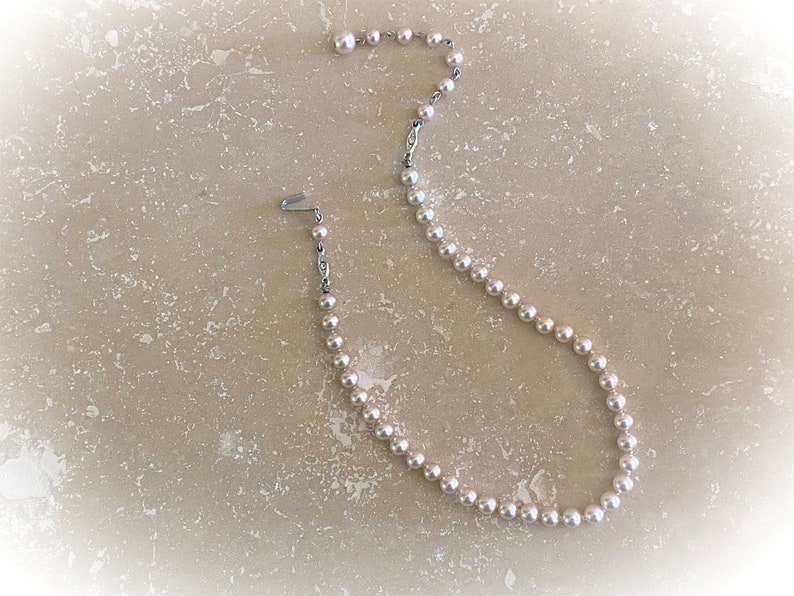 Vintage Faux Pearl Choker Necklace. Something Old. Classic Bridal Jewelry image 6