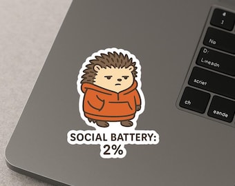 Sticker hérisson Social Battery 2 % - Vinyle introverti amusant pour les ordinateurs portables, les journaux et les jours de faible consommation d'énergie
