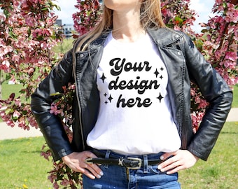 Bella Canvas 3001 ホワイトTシャツ モックアップ | 春の花柄シャツ モックアップ | BC 3001 ホワイトTシャツ モックアップ | トレンドのリアルモデル ホワイト 3001 Tシャツ モックアップ