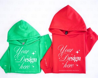 Coppia Gildan 18500 Mockup rosso e verde irlandese / Felpa con cappuccio Duo anteriore + manica Mock